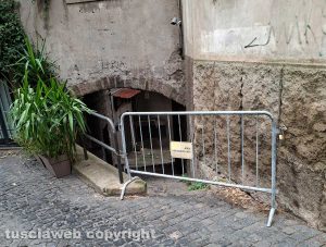 Viterbo - Transenne in via delle Mole