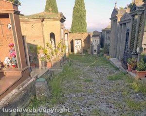 Viterbo - Degrado al cimitero di San Martino al Cimino