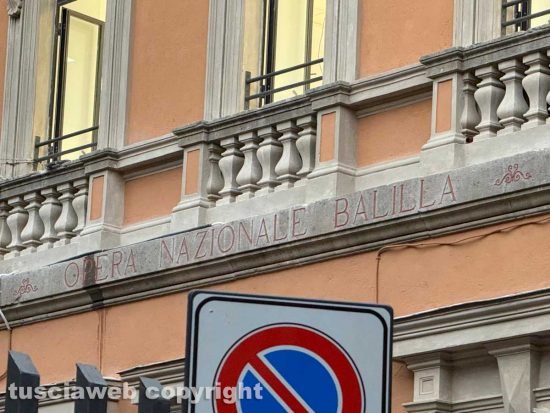 Viterbo - Liceo Buratti, piccola scritta “Opera nazionale Balilla” sul lato dell’edificio
