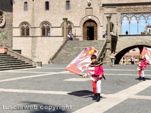 Viterbo - I piccoli sbandieratori Orte