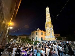 Viterbo - Pennette sotto la macchina di Santa Rosa