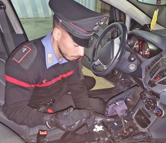 Anguillara - Spaccio di droga all'alba, 22enne arrestato sorpreso con le dosi negli slip