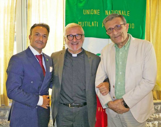 Il presidente provinciale Francesco Ruggero, Don Roberto Fabiani e il presidente regionale Angelo Vesto