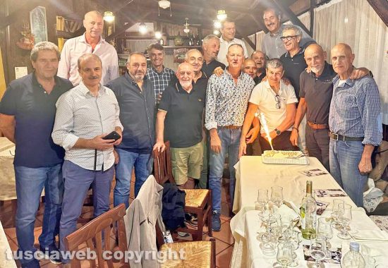 Dopo 45 anni il ritrovo degli alunni del 5D dell'istituto tecnico per geometri