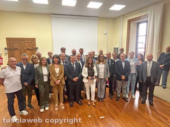 Viterbo - La premiazione dei poliziotti in pensione
