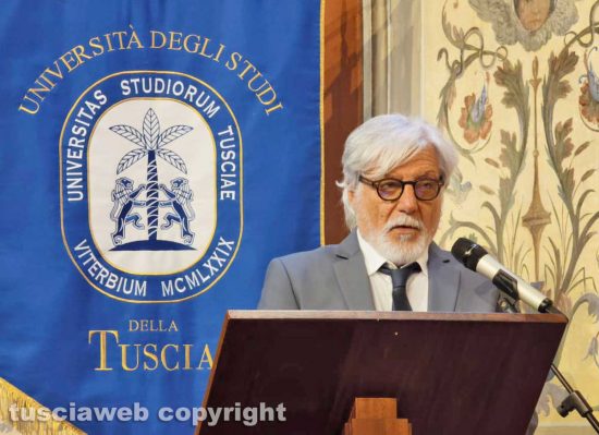 Viterbo – L’università della Tuscia ha conferito il sigillo di ateneo a Pier Maria Cecchini