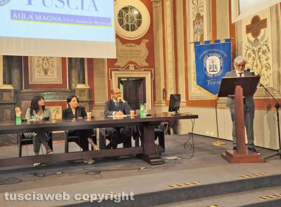 Viterbo – L’università della Tuscia ha conferito il sigillo di ateneo a Pier Maria Cecchini
