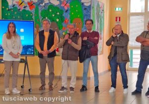 Marta - Il circolo culturale Alberto Lisoni consegna alla scuola primaria una nuova Lim