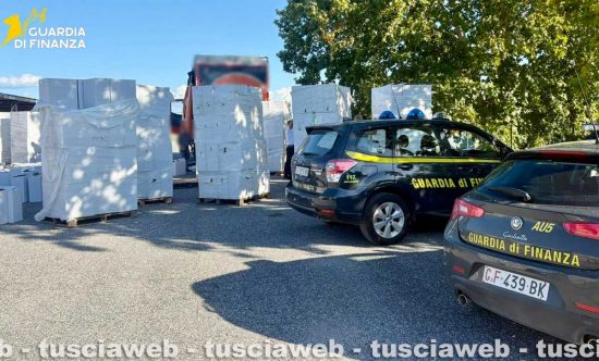 Finanza - Civita Castellana - Smantellata fabbrica clandestina di sigarette 