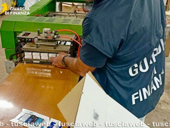 Finanza - Civita Castellana - Smantellata fabbrica clandestina di sigarette 