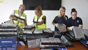 Roma - Guardia di finanza - 210 chili di hashish nascosti in kayak gonfiabili