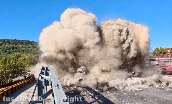 Orte - Viadotto Tevere, demolite le prime 13 campate