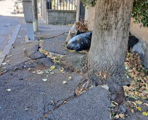 Viterbo - Marciapiedi dissestati a via Monti Cimini