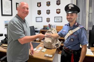 Santa Marinella - Carabinieri -Dimentica sul treno uno zaino con oltre duemila dollari