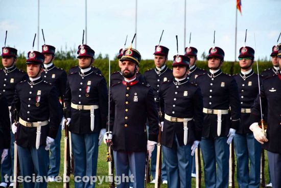 Viterbo - La cerimonia di consegna dei gradi agli allievi marescialli della scuola degli sottufficiali dell'esercito