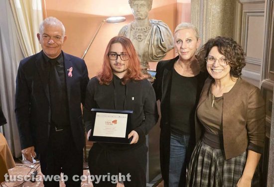Forme e colori - La premiazione della classe 2CLA-dell'Orioli, prima nella sezione licei artistici