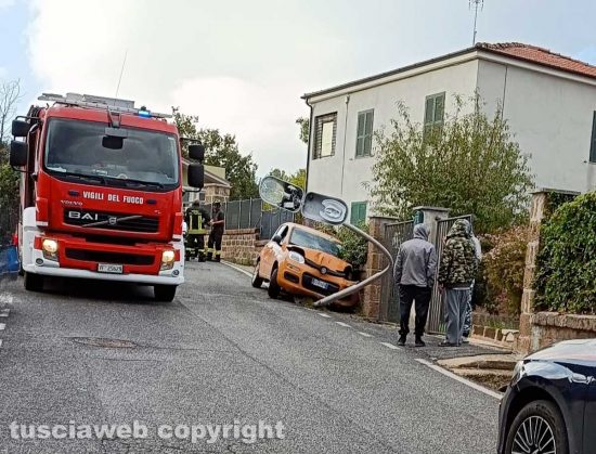 Civita Castellana - Panda contro un lampione