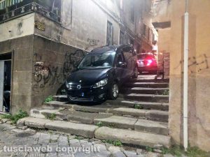 Viterbo - Posteggia sulle scale di via Bellavista