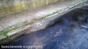 Viterbo - Perdita  d'acqua In via della Mazzetta