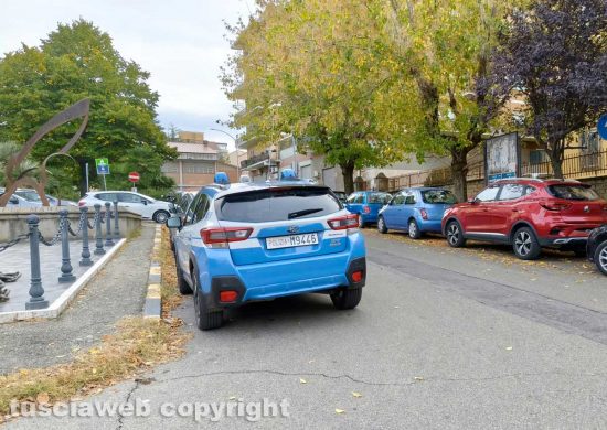 Viterbo - La polizia in via Vittorio Veneto