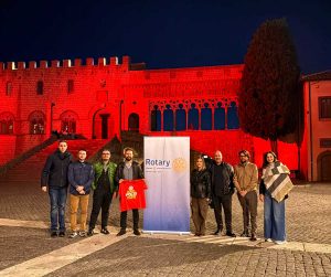 Viterbo illuminata di rosso in occasione della Giornata mondiale della polio