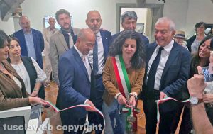 Viterbo - Mostra Forme e colori - Taglio del nastro