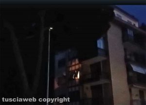 Viterbo - Lampione lampeggiante tra via Friuli e via Zara