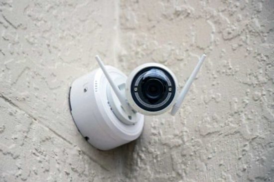 Una telecamera
