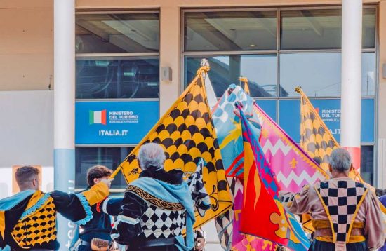 Gli sbandieratori delle Sette Contrade di Orte al Ttg di Rimini