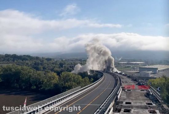 Orte - Viadotto Tevere, demolite le prime 13 campate