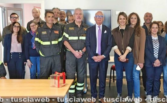 Viterbo - Il direttore regionale dei vigili del fuoco Enrico Porrovecchio in visita al comando