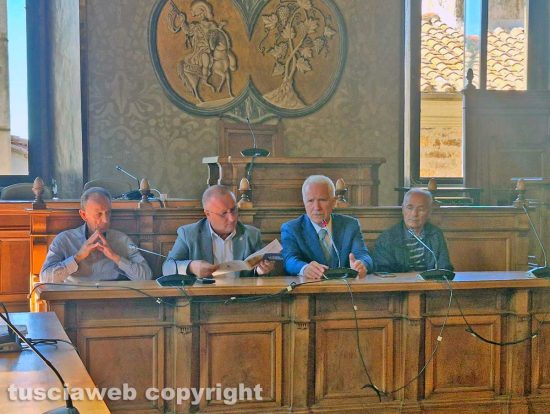 Vetralla - Il sindaco Sandrino Aquilani alla presentazione del bilancio "La casa ti assiste"