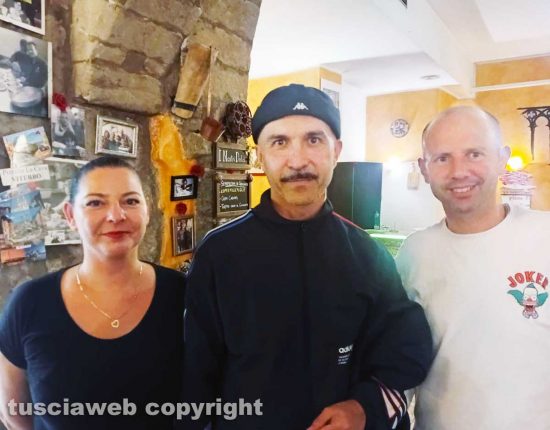 Viterbo - Il comico Maccio Capatonda alla pizzeria La Cava