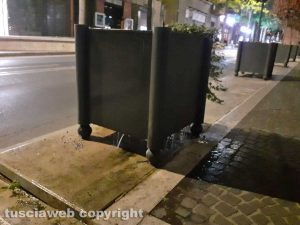 Viterbo - Fioriere di via Marconi trasformate in piscine