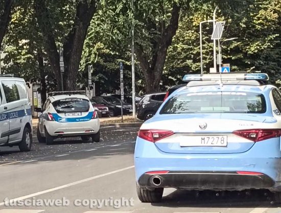 Viterbo - Uomo dà in escandescenze a viale Trento - Polizia locale e polizia
