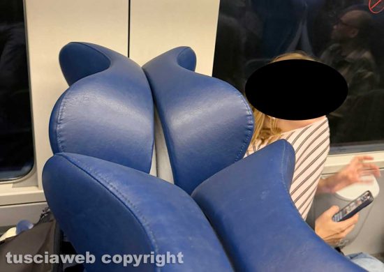 Stazione di Orte - Fumo da una carrozza, passeggeri fatti scendere dal treno