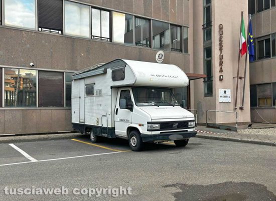 Viterbo - Camper nel mirino della polizia, accertamenti sulla cannabis trovata all'interno