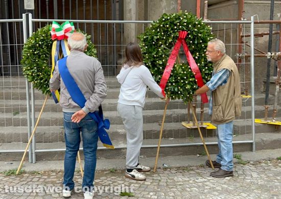 Viterbo - Cerimonia in ricordo di Luigi Petroselli al Buratti