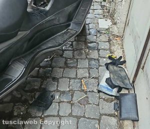 Viterbo - Motorino scassinato e danneggiato nei pressi di piazza della Rocca