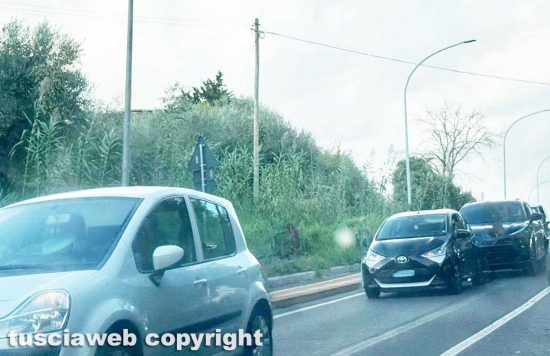 Viterbo – Tamponamento tra tre auto 