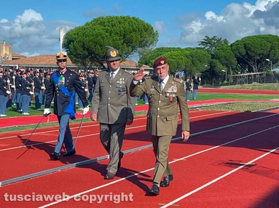 Viterbo - La cerimonia di consegna dei gradi agli allievi marescialli della scuola degli sottufficiali dell'esercito