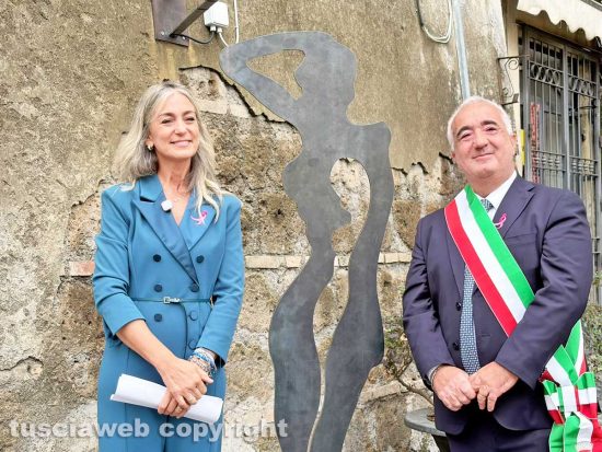 Danilo Corazza e Katia Millozzi inaugurano la statua “Resilienza - frammenti di lei”