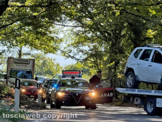 Caprarola - Auto si ribalta sulla Cassia Cimina, code e traffico rallentato