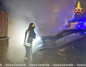 Civitavecchia - Due auto in fiamme in via Maestrale