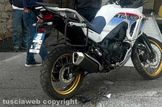 Viterbo - La Quercia - Auto contro moto
