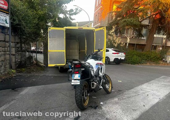 Viterbo - La Quercia - Auto contro moto
