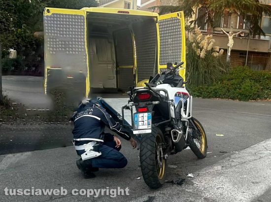 Viterbo - La Quercia - Auto contro moto
