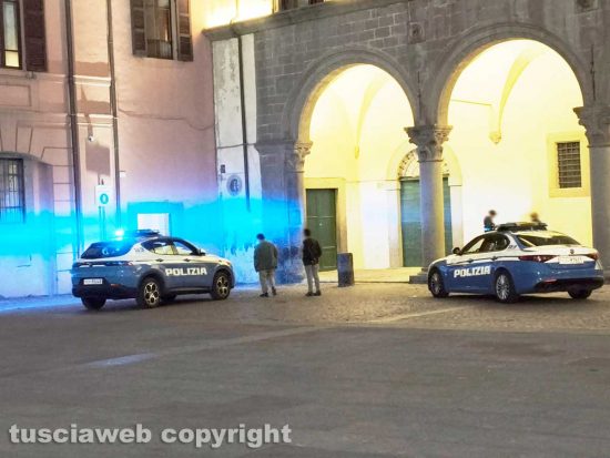 Viterbo - La polizia a piazza del Comune