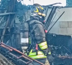 Capannone in fiamme