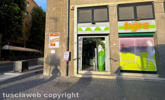 Viterbo - Piazza del Sacrario - Il supermercato Tigre